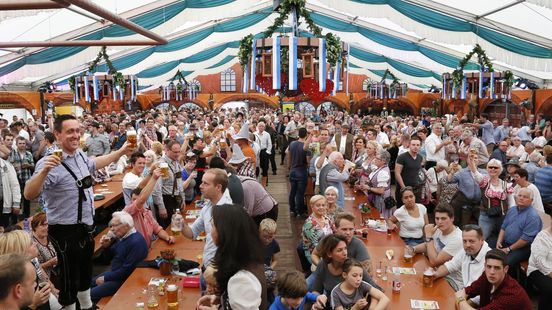 Duizenden bezoekers genieten van Oktoberfeest Sittard: ‘Meer dan lederhosen en bier’